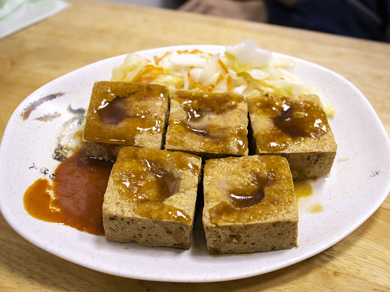 澎湖美食│牛肉麵店隱藏版菜單是「黃金臭豆腐」!人氣還超夯